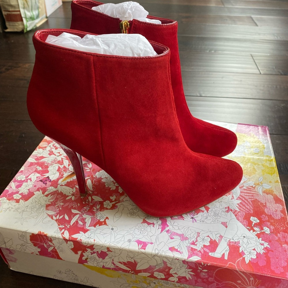 Elegant Red Suede Ankle Boots